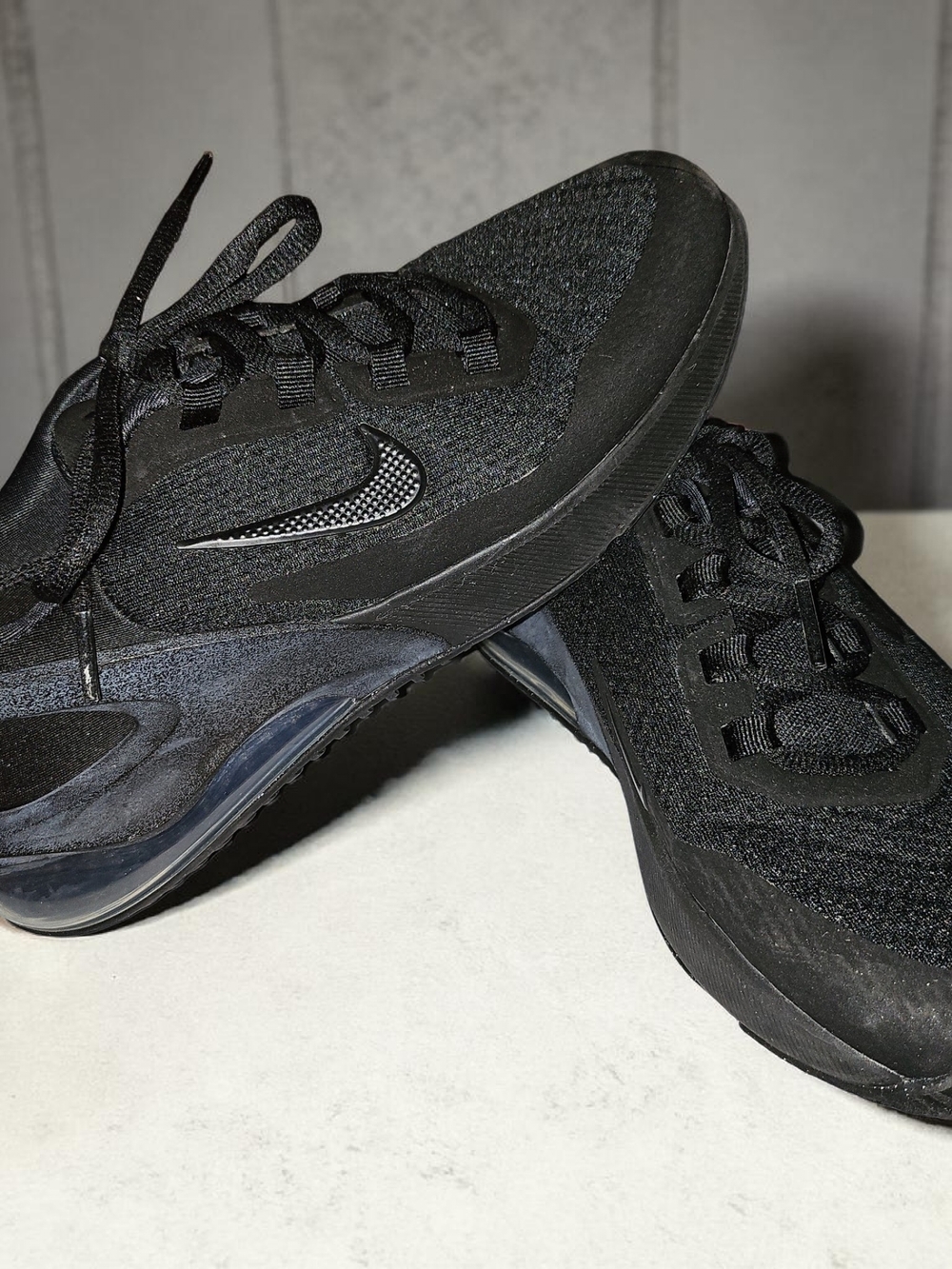 Youth Kid's NikeBlack Athletic Sneakers with Subtle Silver Swoosh